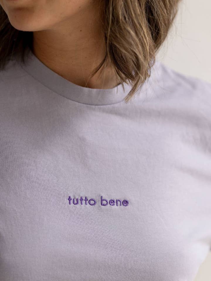tutto bene T-Shirt Unisex Lila+Lila für den Großhandel von &Friends