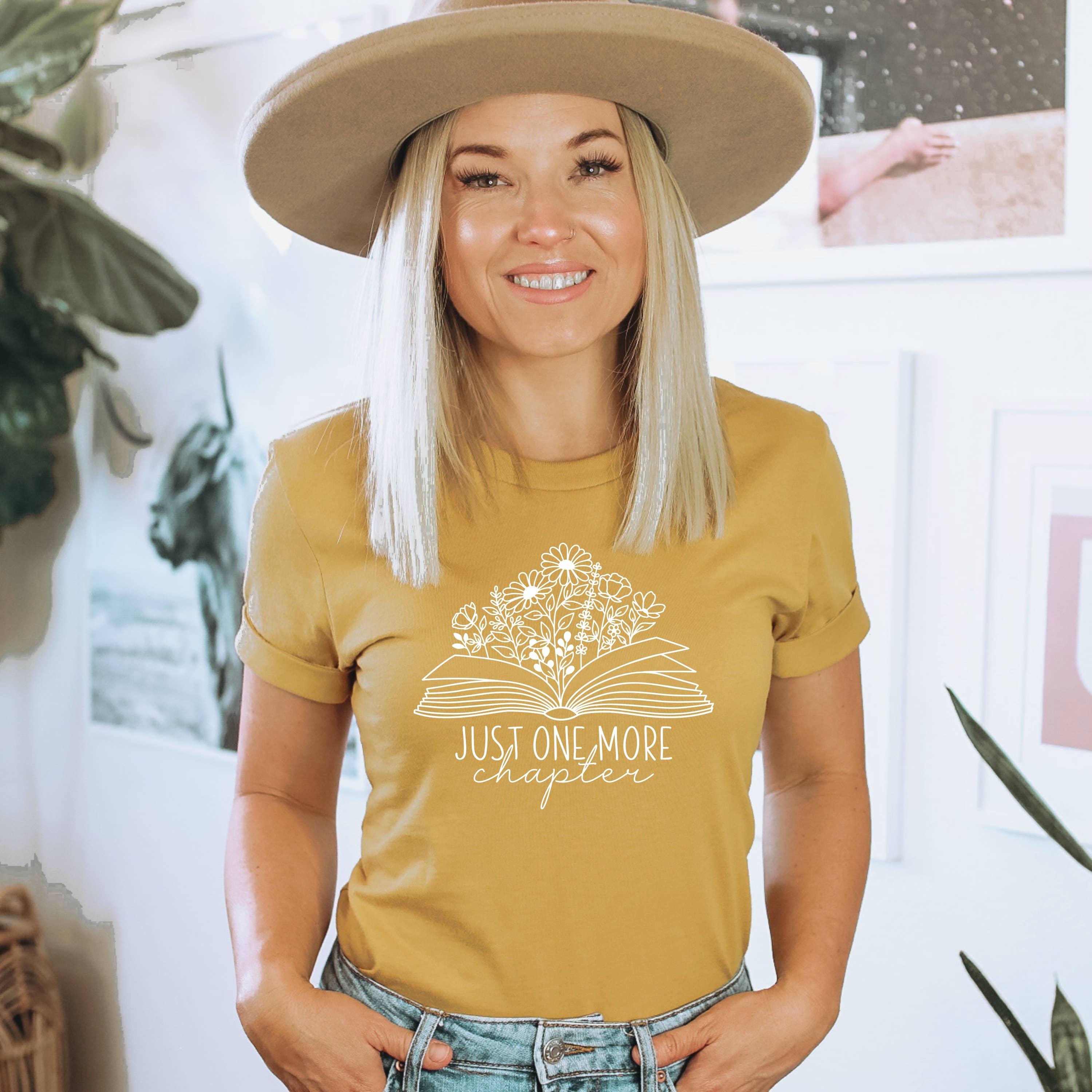 Humm & Willow – wholesale T-shirts med screentryck – Dam – Just One More Chapter Shirt - Book Lover Shirt5