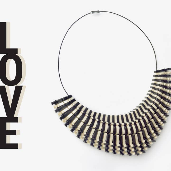 Collier « Love » noir et os - Arc pour la vente par Bold Standard