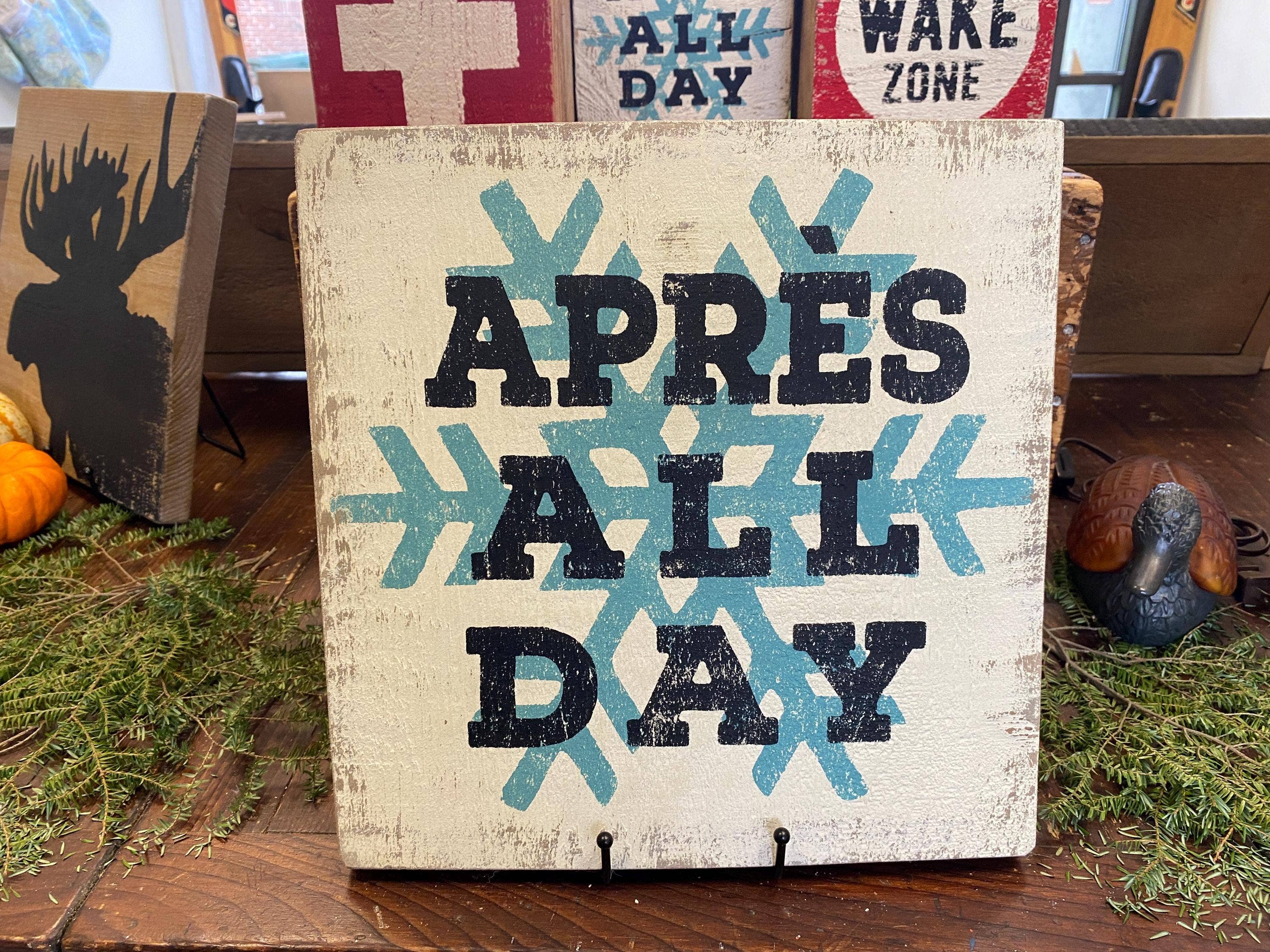 Winni Made - Wholesale Sign - Après All Day Rustic Ski Sign | Handmade Winter Decor for Ski Lodge | Vintage Winter Sports Gift1