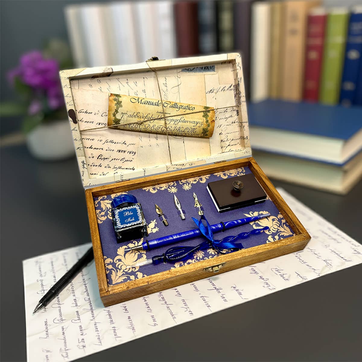 Freund Mayer & Co. - Wholesale Pen - Calligraphy Dip Pen Set in wooden box  with 2 Pens, Ink, Nib0