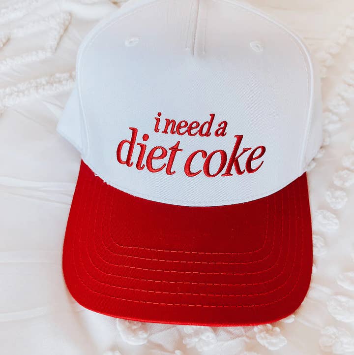 Maddon and Co - Vente Casquette de camionneur – femme - J'ai besoin d'une casquette de camionneur brodée Diet Coke - Rouge et Blanc.0