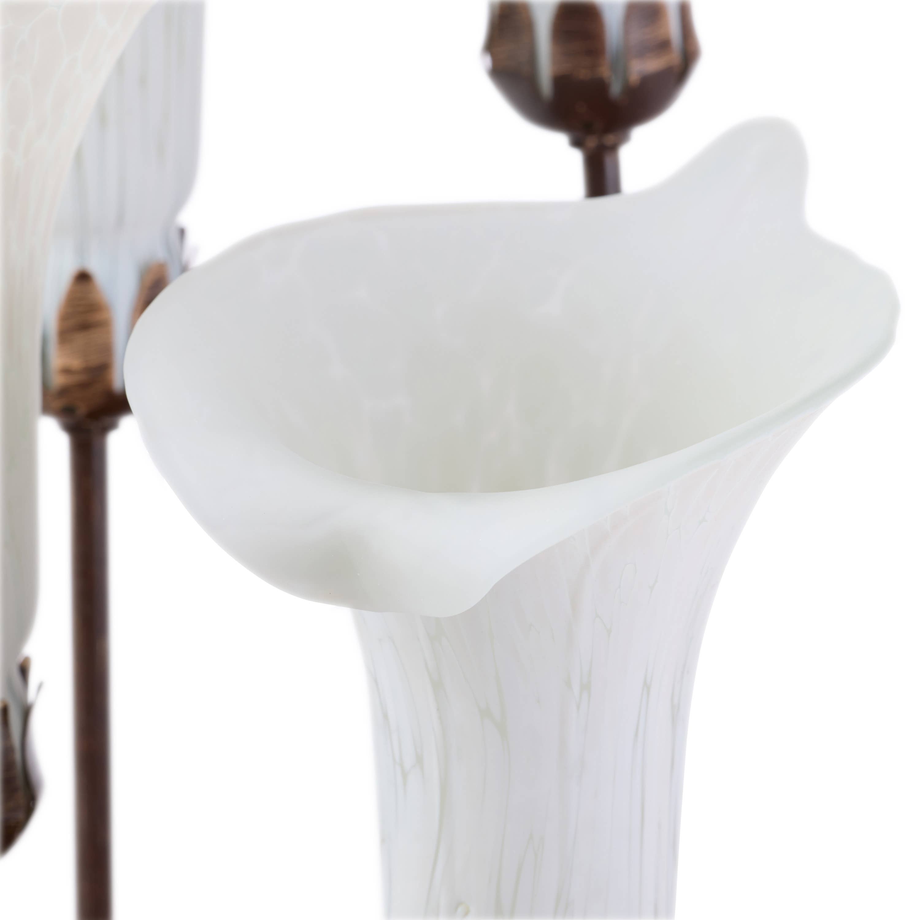 River of Goods - Vente Lampes d'appoint/de bureau - Lampe de table avec base en bronze de 19,5" H et abat-jours blancs Calla Lily7