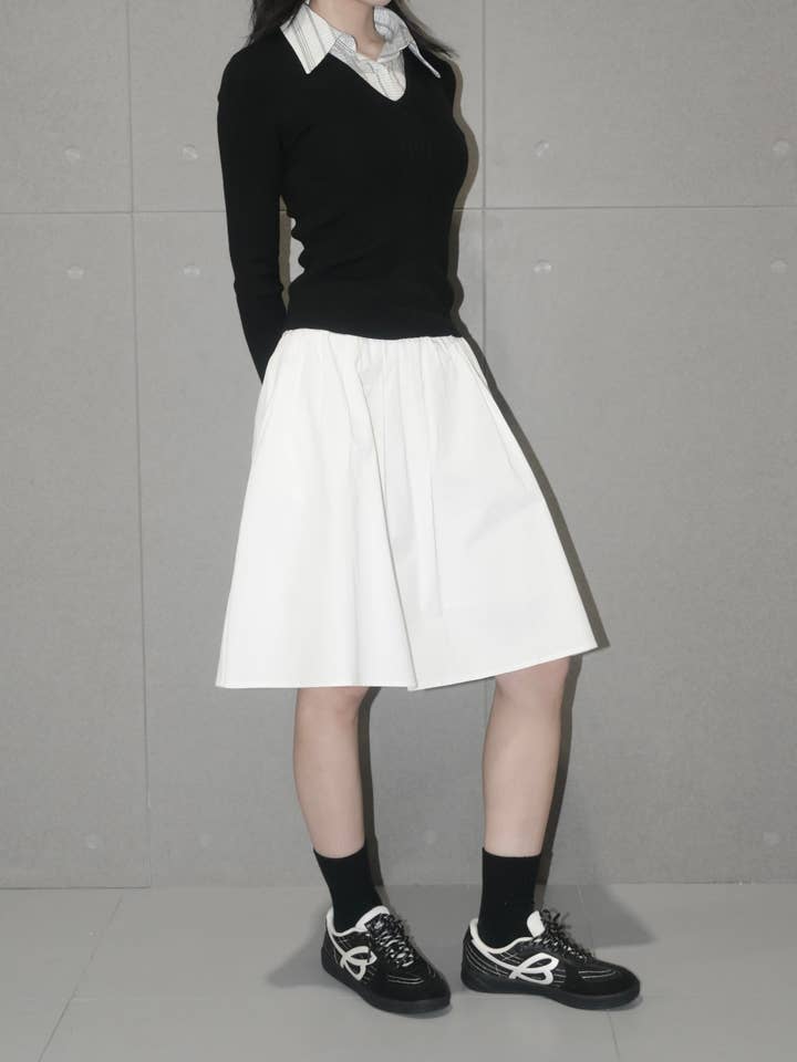 Gonna midi in cotone per la vendita all'ingrosso da parte di Blanc.Noize