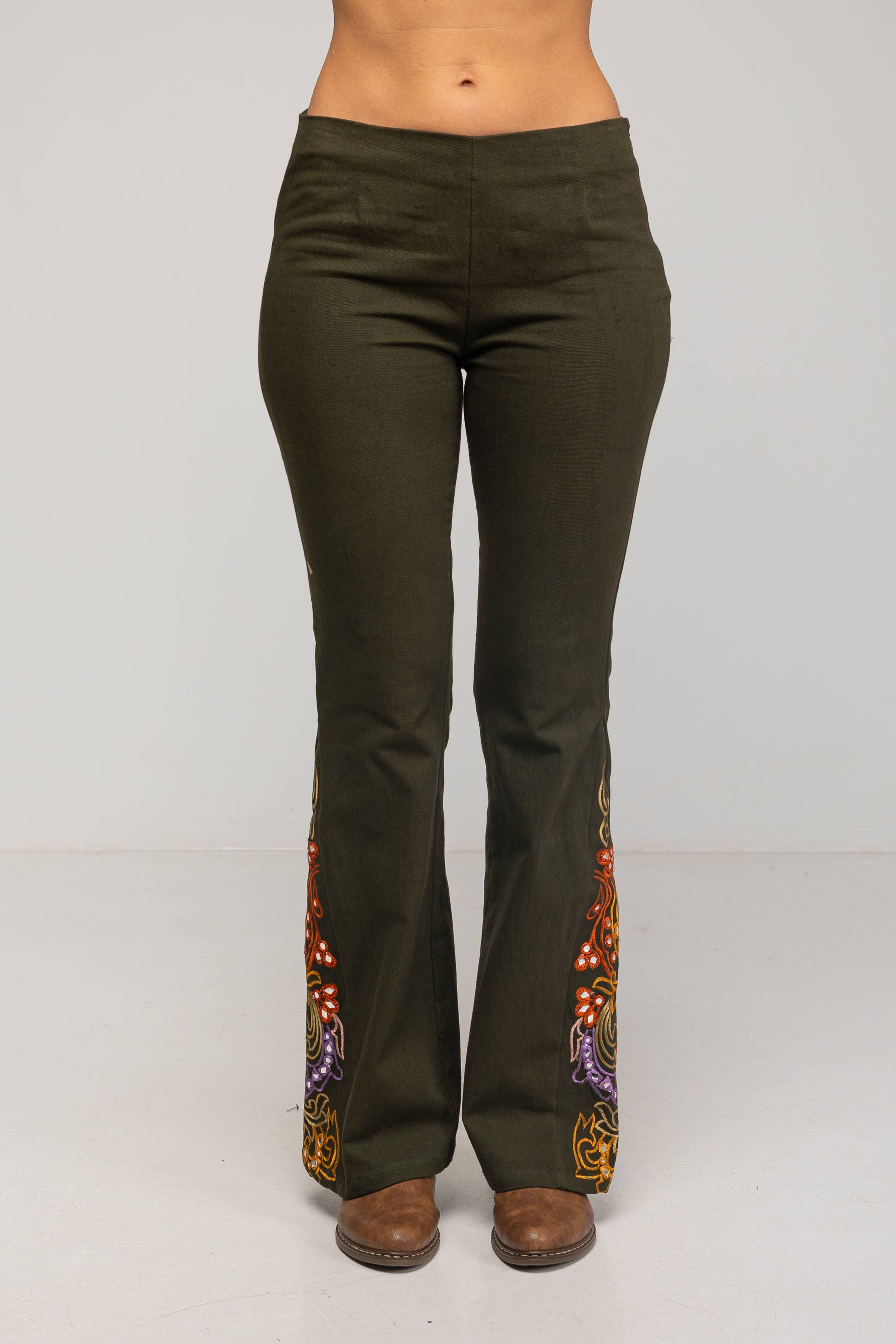 Peace & Love (CALAO IMPORT EXPORT S.L.) – Großhandel Hose – Damen – PR1155P Hose mit ausgestelltem Bein und Seitstickerei0