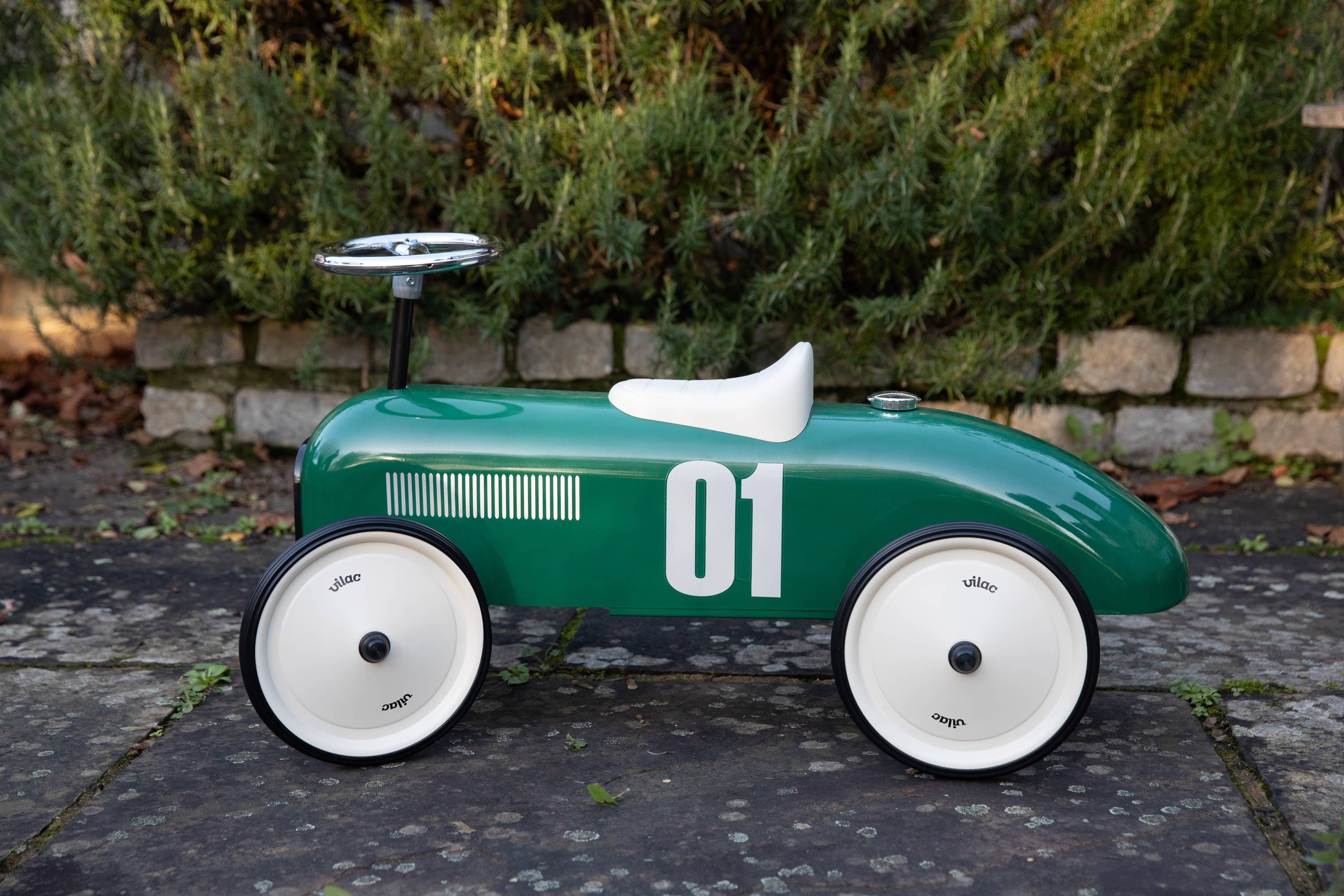 Hippychick – wholesale Bike/scooter – Kids – Vilal Metal British Racing Green Ride-On Car Vintage Style1