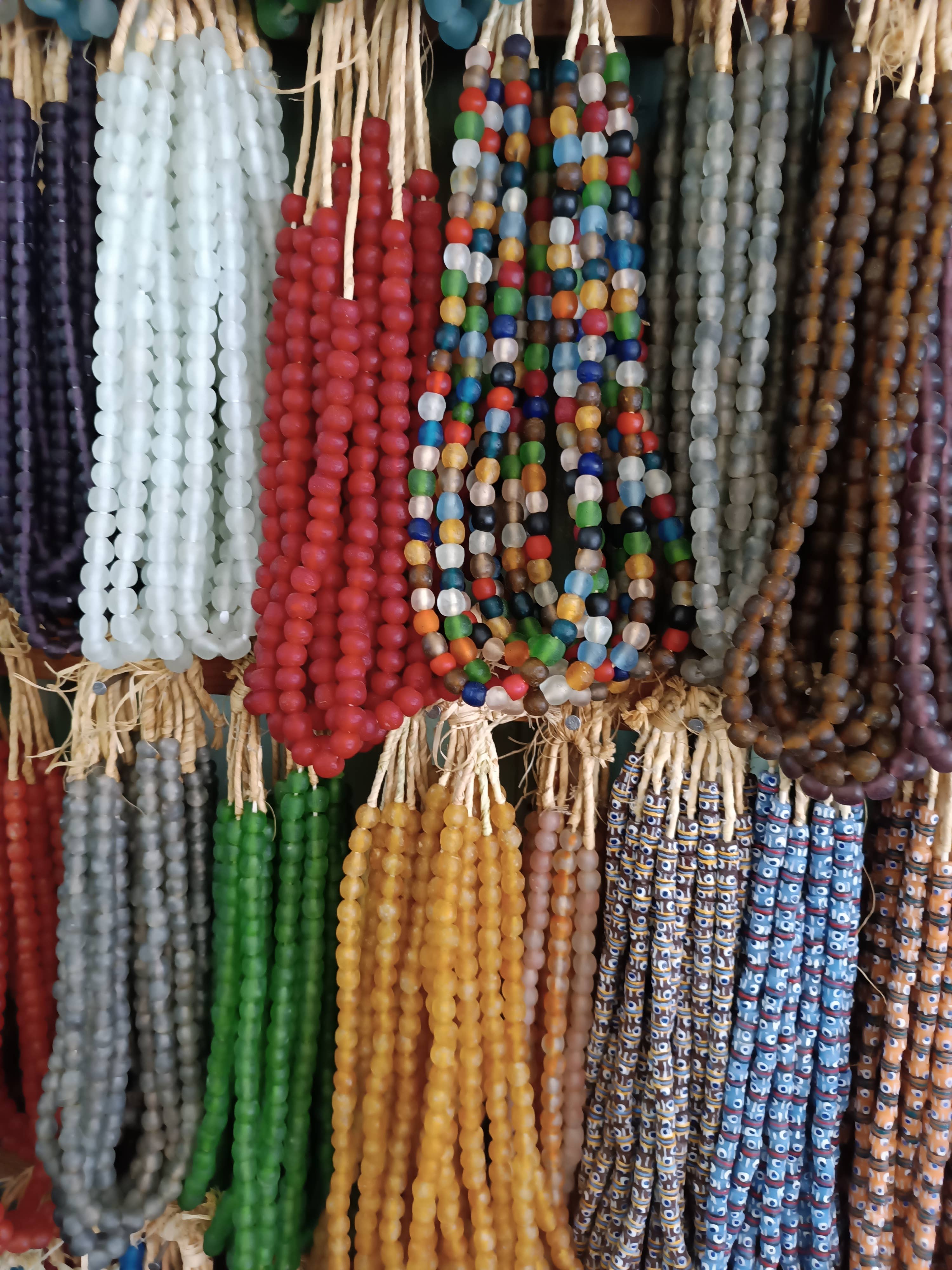 African Craft Collection – wholesale Pärlor – Stora Glaspärlor av Återvunnet Material för Smyckestillverkning6