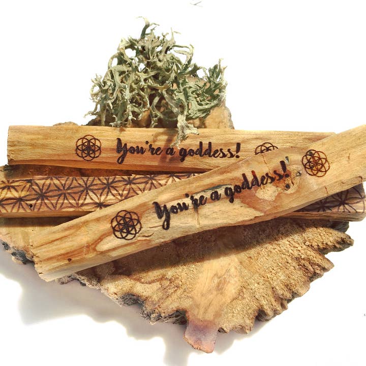 “Você é uma deusa” Palo Santo gravado por atacado de Fractalista Designs