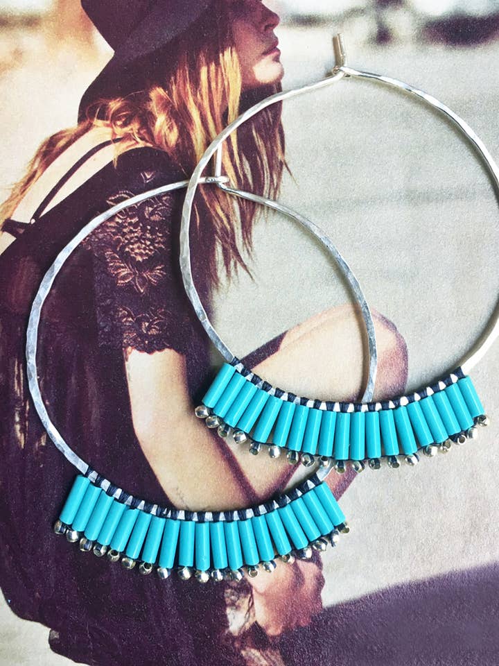 Créoles à longues perles turquoises pour la vente par Naomi Star Designs