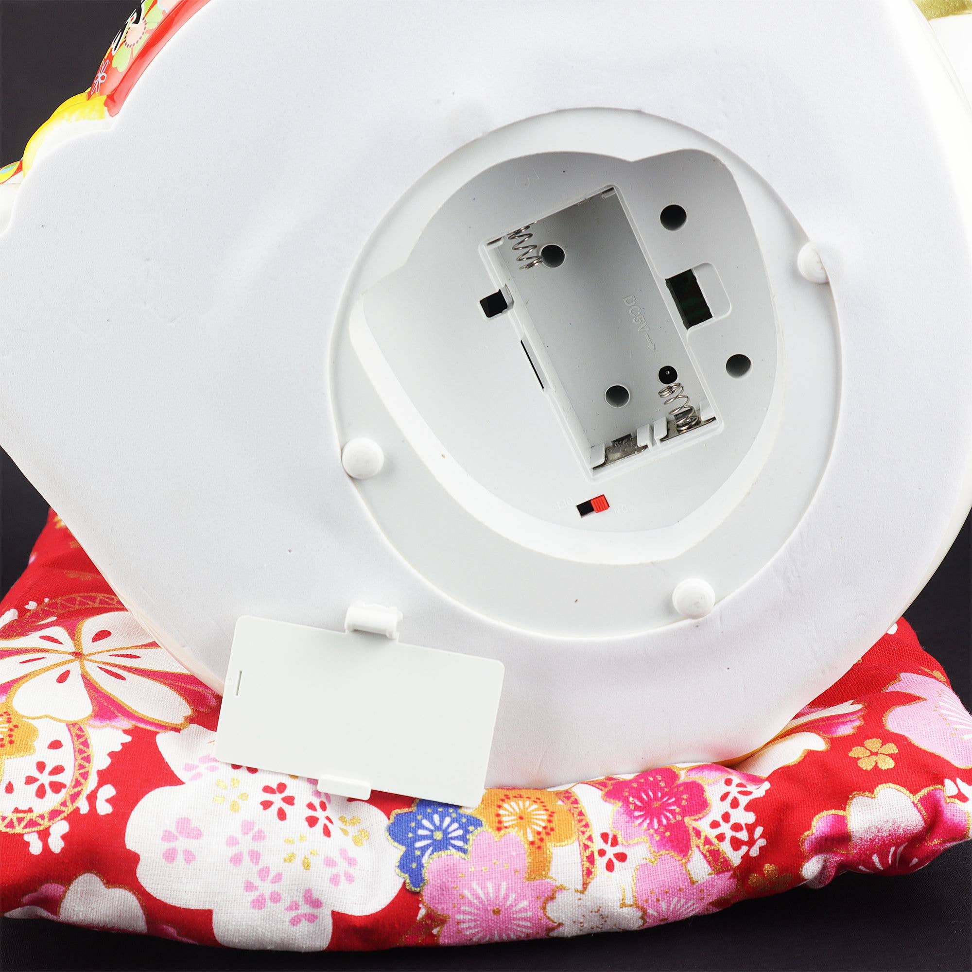 Tribal Trade GmbH - Wholesale Decorative Figurine - Lucky cat Maneki-neko wave cat porcelain 30cm white 087