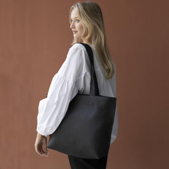 Kajo Tote Taske Sort for engroshandel hos Miiko