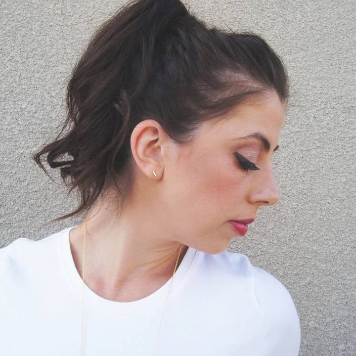 Wild Juniper - Venta al por mayor Pendientes de botón/aretes de poste - Pendientes dorados, hipoalergénicos, con forma de barra pequeña7