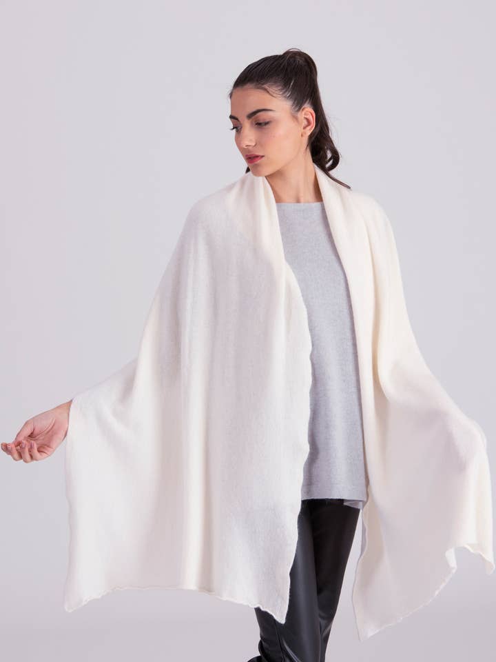 Stola In Maglia Rasata per la vendita all'ingrosso da parte di BIOGRAFIE