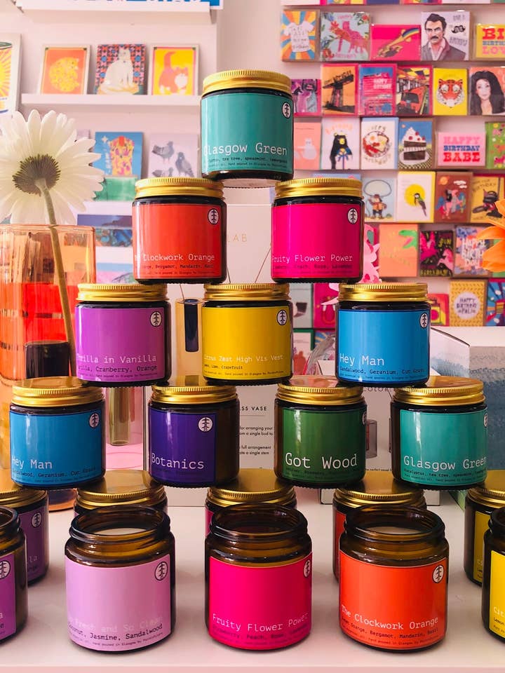 Bougie en pot PaintsPylons pour la vente par PaintsPylons