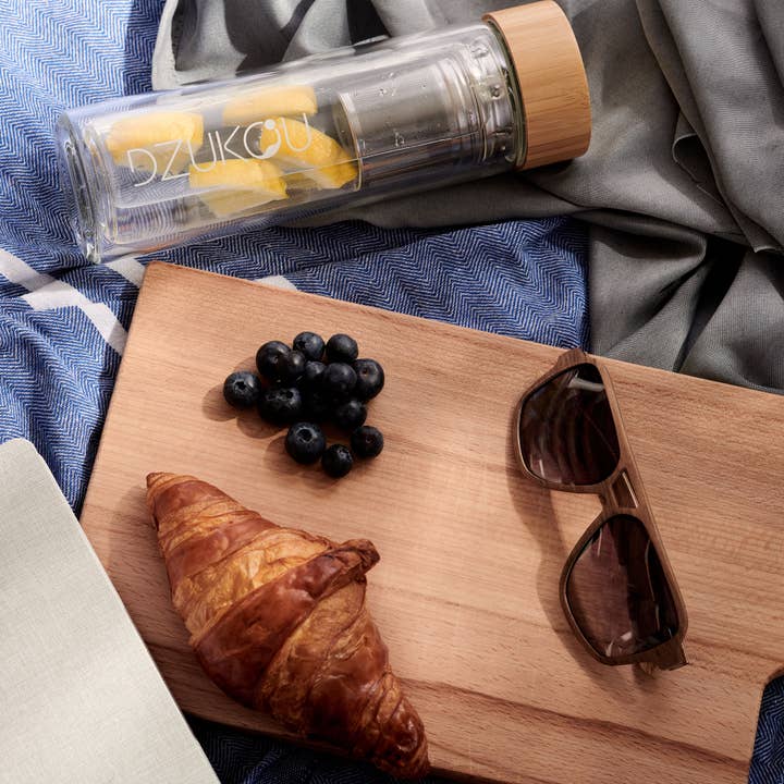 Dzukou B.V. – Engroshandel Solbriller - Herre – Dzukou Oblique - træsolbriller til mænd med korketui11