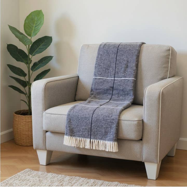 HomeRoots - Wholesale Throw Blanket - 51" X 67" Light Gray Cotton Woven Geometric Plush Throw Blanket with Fringe1