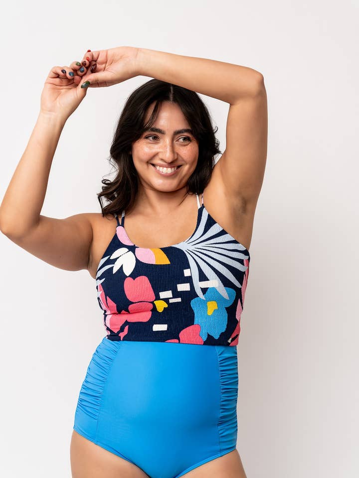 Haut de bain à double bretelle fleuri bleu pour la vente par Coral Reef Swim