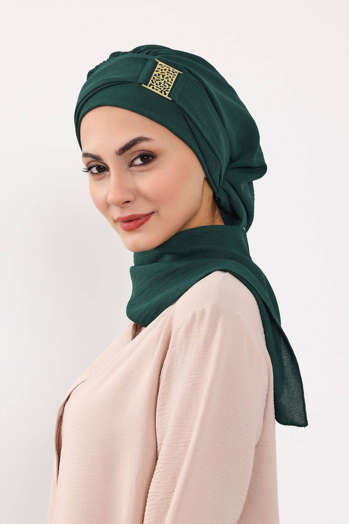 Aisha's Design – wholesale Hijab – Women’s – Modest Fashion Instant Aerobin Turban with Leopard Pattern Accessory, Pre-Tied Aerobin Hijab with Chic Metal Accessory,HT-11A64