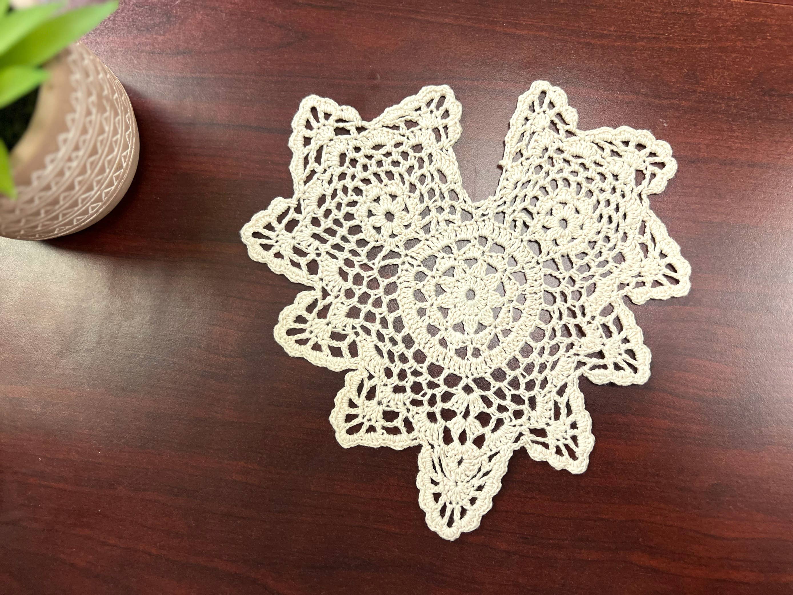 Ecru Annie's Treasures håndhæklede hjerteformede dugservietter for engroshandel på Faire3