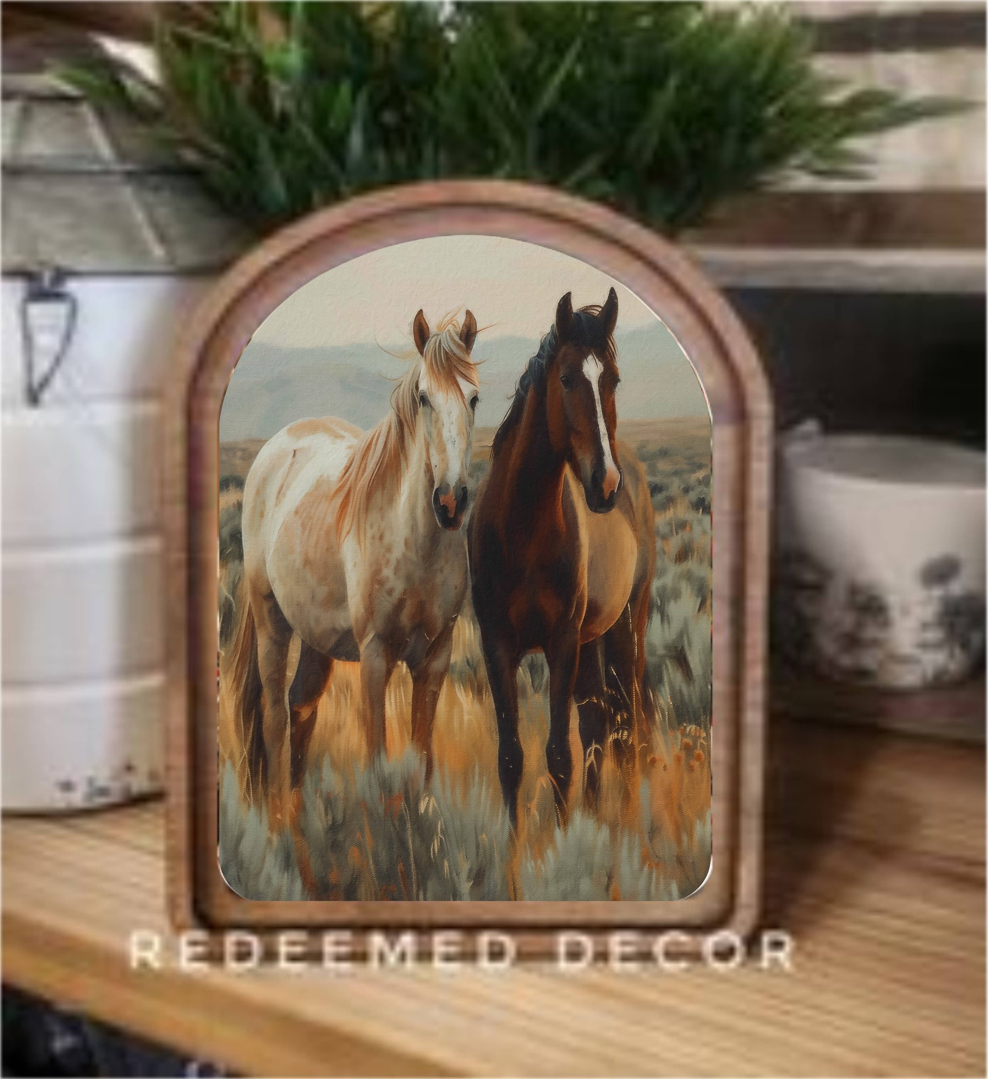 Redeemed Decor - Vendita all'ingrosso Arte murale in legno - Arte incorniciata con due cavalli ad arco superiore0