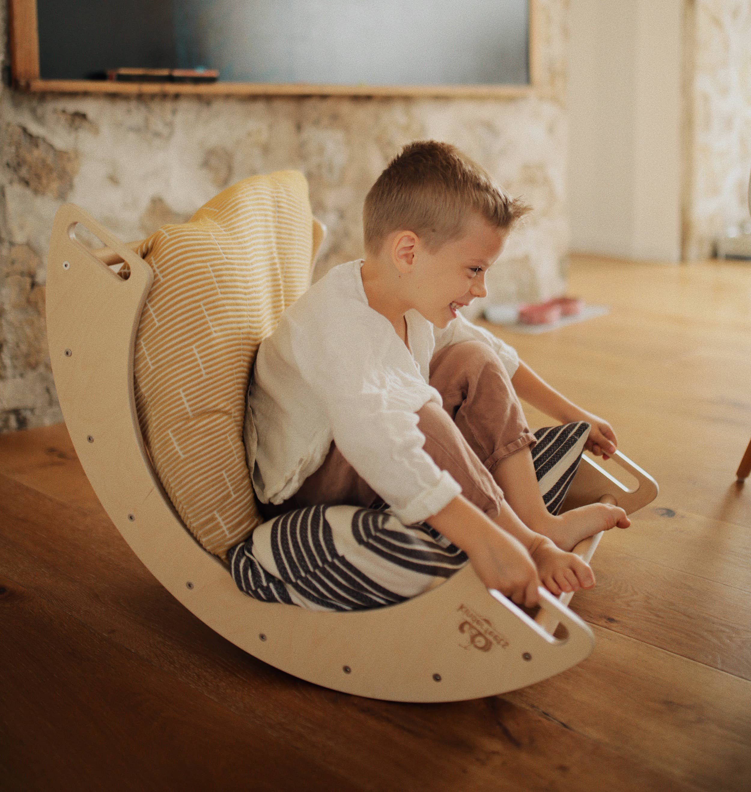 Kinderfeets, INC. - Vente Jouet en bois – enfant - Arche à bascule et à grimper Pikler5