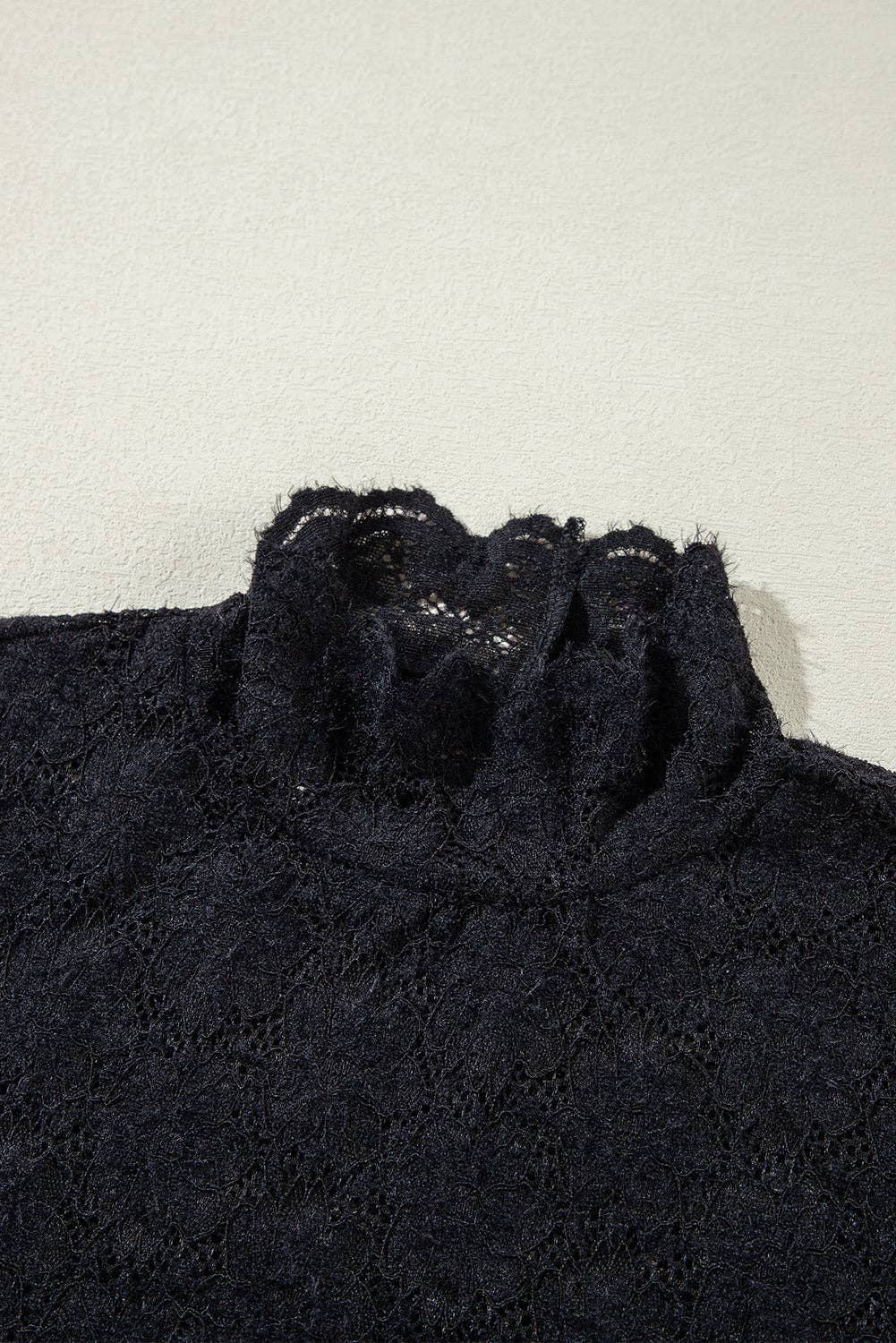 Lovesoft – wholesale Stickad topp - Dam – Blommig spets långärmad topp med hög hals5