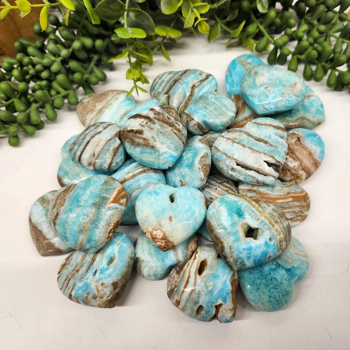 Cuori di pietre preziose semipreziose di aragonite blu, 0,5 kg/1,1 libbre per la vendita all'ingrosso da parte di Meraki Gemstones