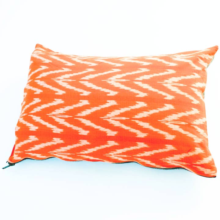 Almofada lombar pequena em tecido de tulipa Tangerine Ikat 12 x 18 por atacado de Rustic Loom