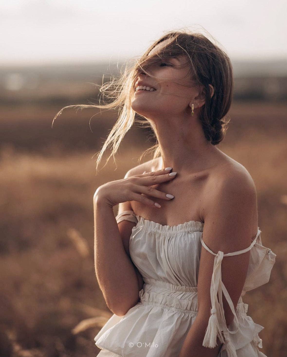 O'Milo - Wholesale Dangle Earrings - Ribbed Bar Peridot Drops. Leaf4