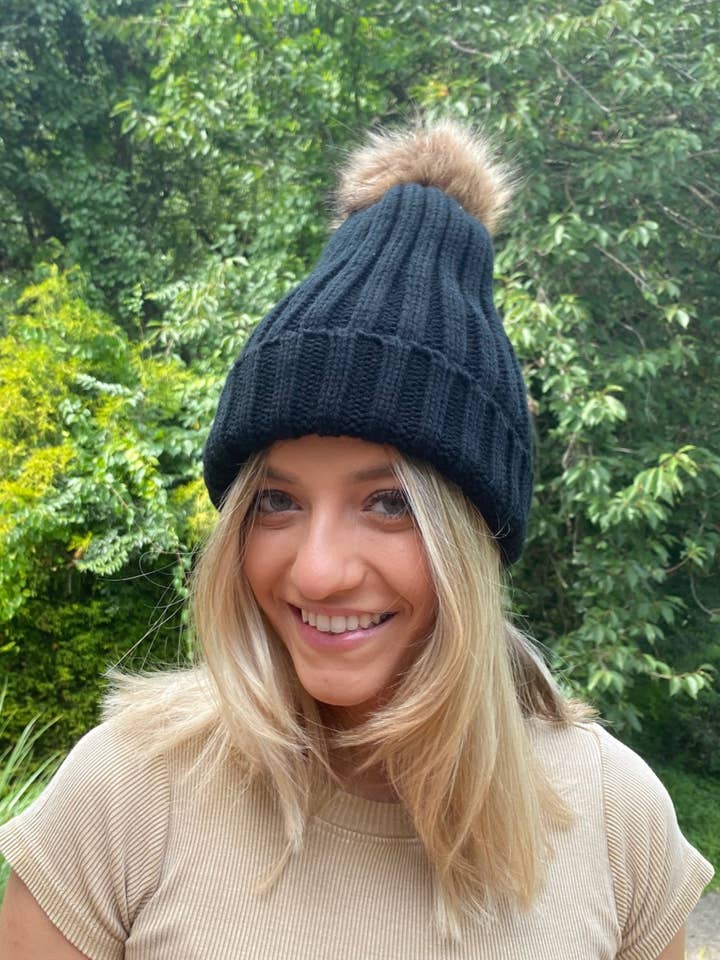 Gorro Pom Forrado Sherpa de Pele Sintética por atacado de Embellish Your Life