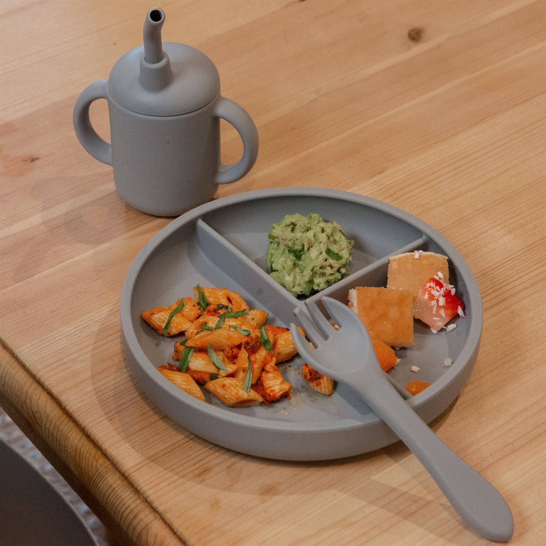 Rinkit Ltd – wholesale Dricksglas och koppar – Barn och baby – 120 ml silikonmugg med pip – från Tiny Dining1