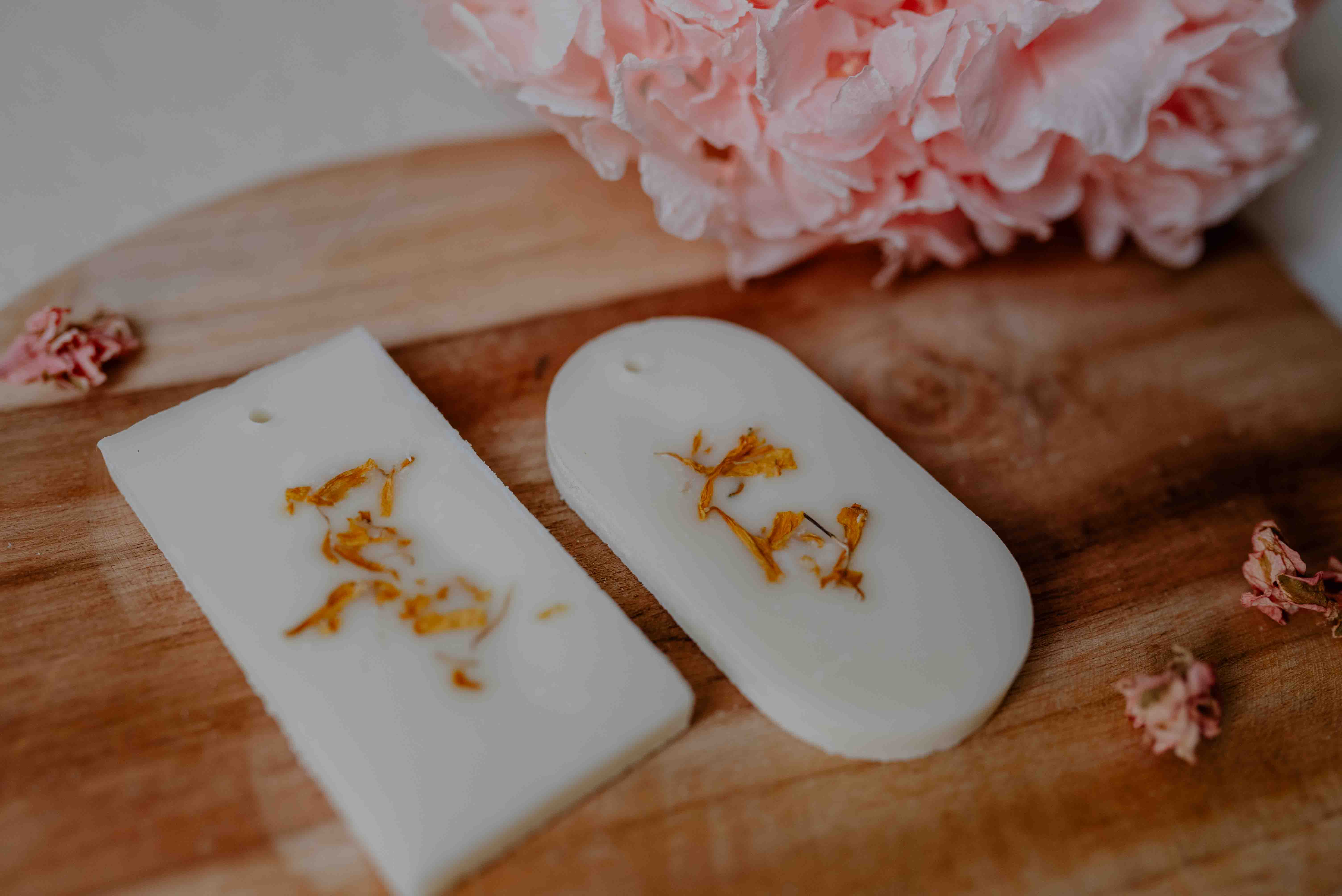 WILD CHILD Bougies & Co – wholesale Doftvax – Doftande vaxplatta med MONOI-doft3