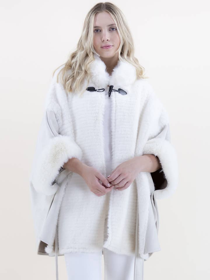 Cape en daim ceinturée avec fourrure côtelée et attache au cou pour la vente par Original USA