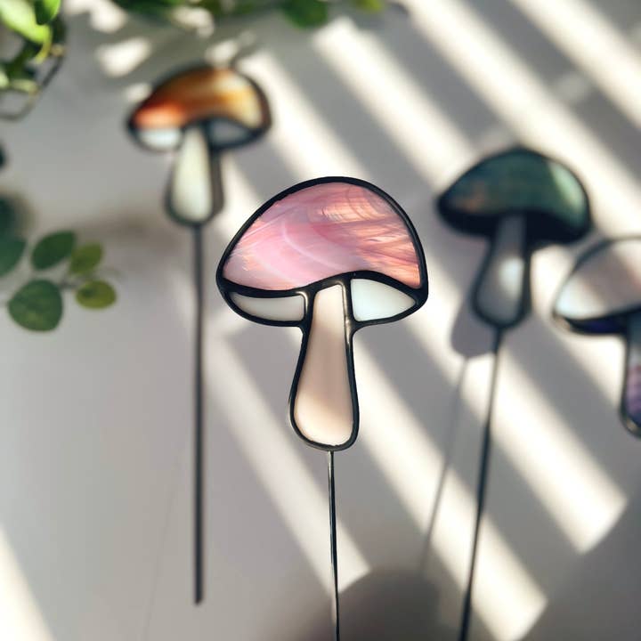 Wild Bloom Glass - Wholesale Garden/Lawn Stake - Mushroom Plant Stake Stained Glass | Plant Accessories5