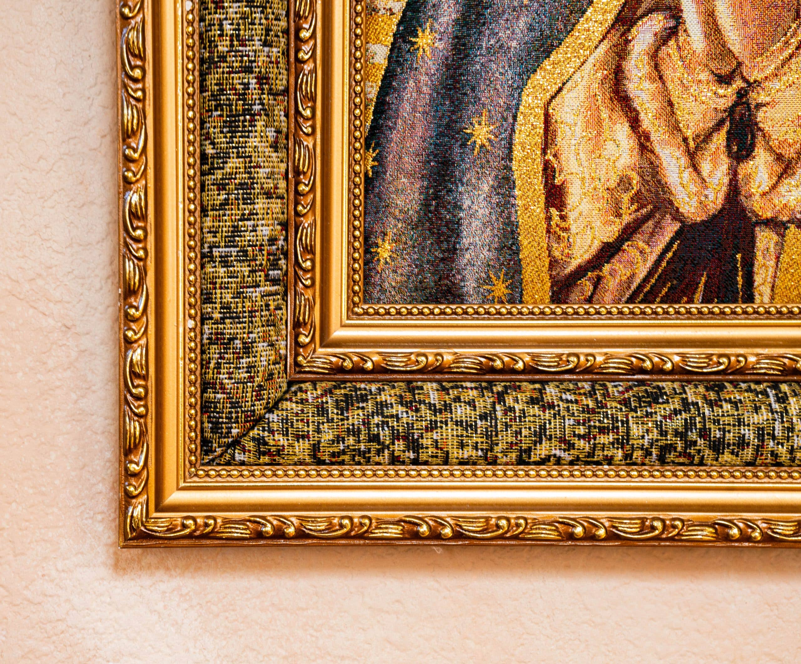 Oremus Mercy - Venta al por mayor Ilustración - Imagen enmarcada de medio cuerpo de la Virgen de Guadalupe con doble acolchado de 21"2