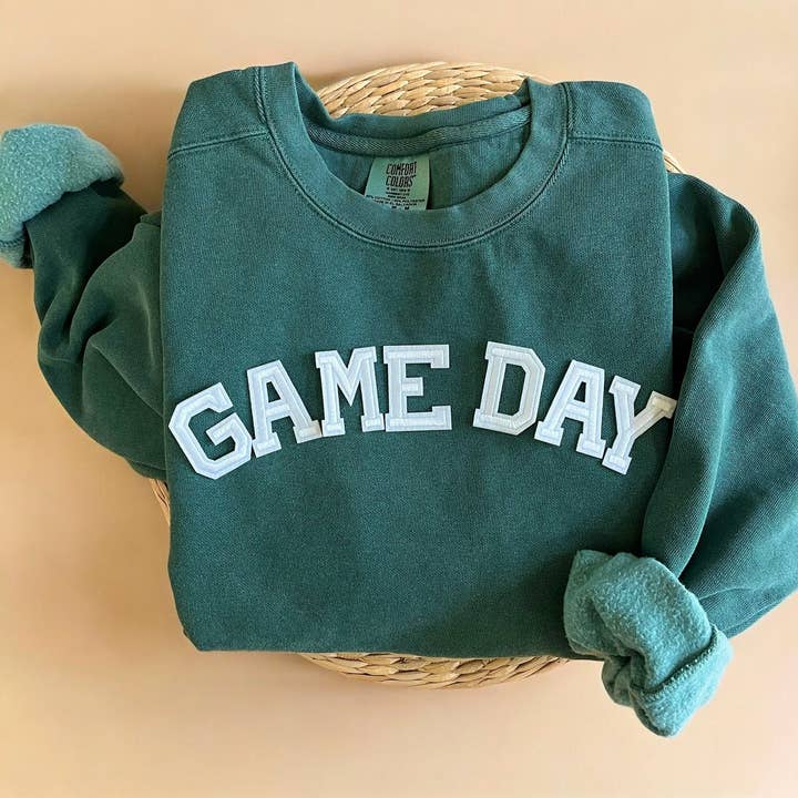 Chandail Comfort Colors® pour les jours de match, chandail de football pour la vente par Threads And Needles, INC.