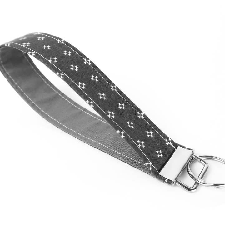 Porte-clés Hashtag blanc gris pour la vente par Designs By Rachel Lynn