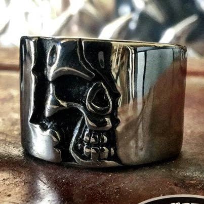 No me hagas eso - Anillo de calavera sólida (#586) para venta al por mayor de SkullJewelry.com