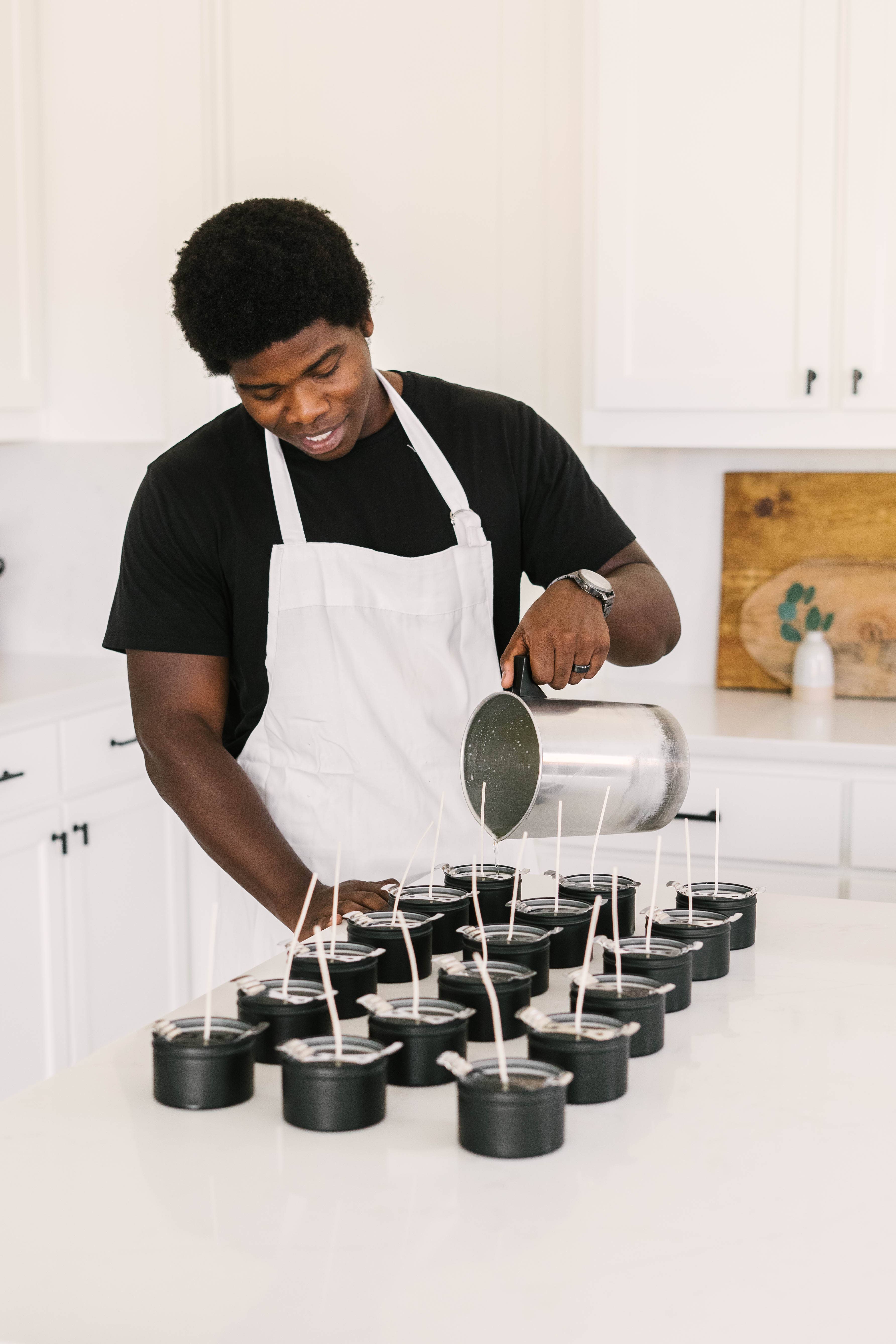 River Birch Candles - Vendita all'ingrosso Candele da viaggio - 8oz Tobacco Vanilla - Candela di soia in stagno nero4