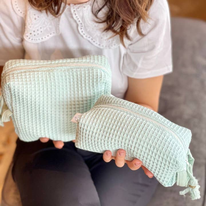 Organische toilettas van honingraatstof - 2 modellen M of L voor wholesale door Cocoon’Essence