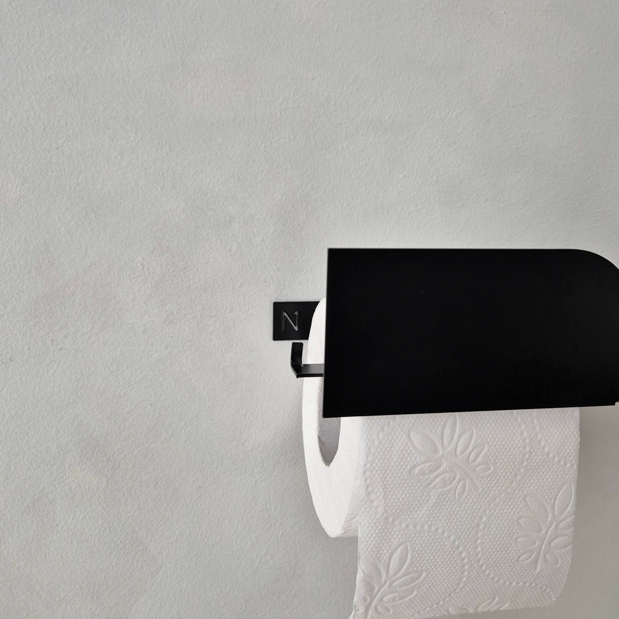 NAMUOS – Engroshandel Toiletpapirholder – Moderne toiletpapirholder i sort metal med hylde BAUHAUS4