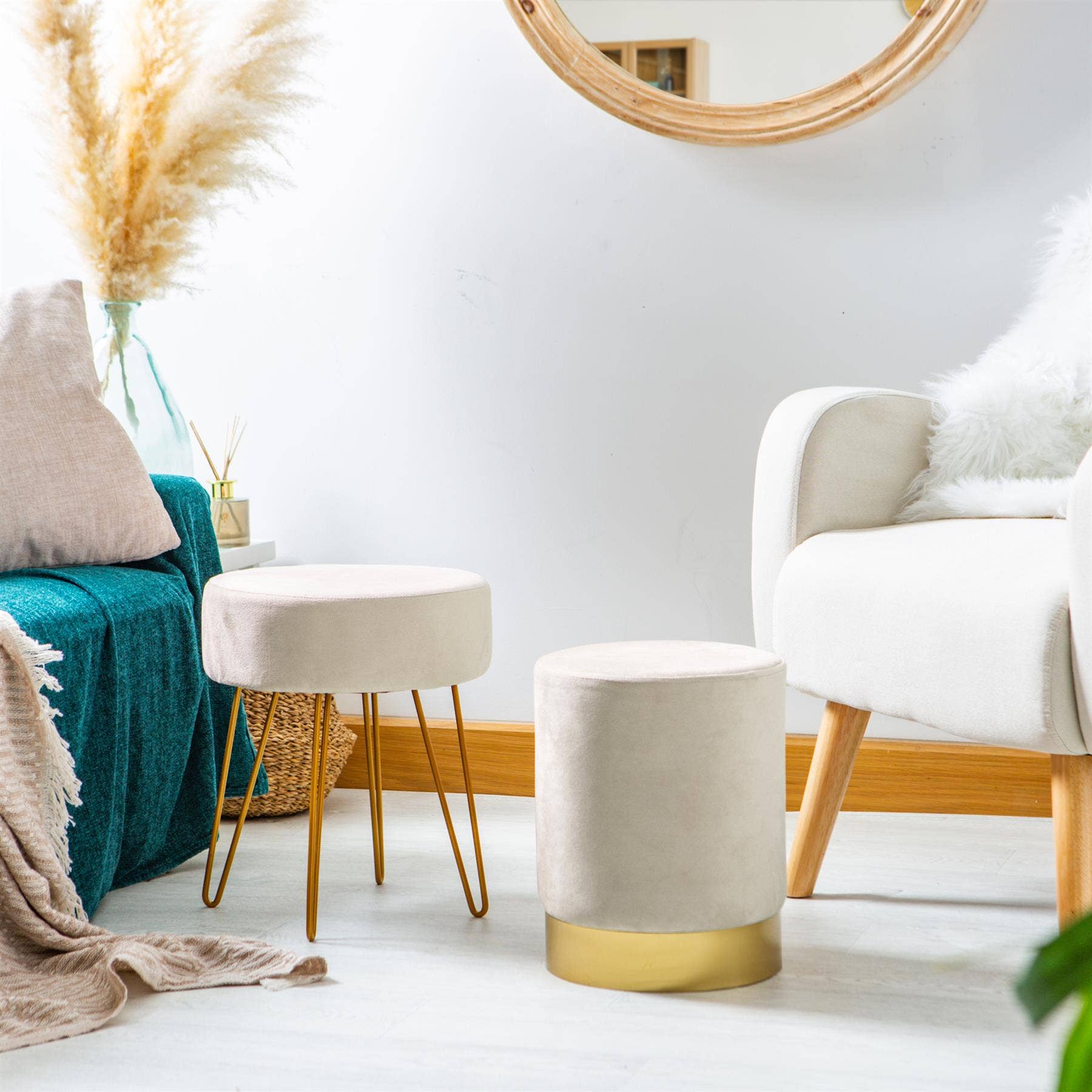 Rinkit Ltd – Großhandel Hocker – Runder samtbezogener Hocker als Fußbank – 29 cm Durchmesser x 36 cm Höhe – von Harbour Housewares38