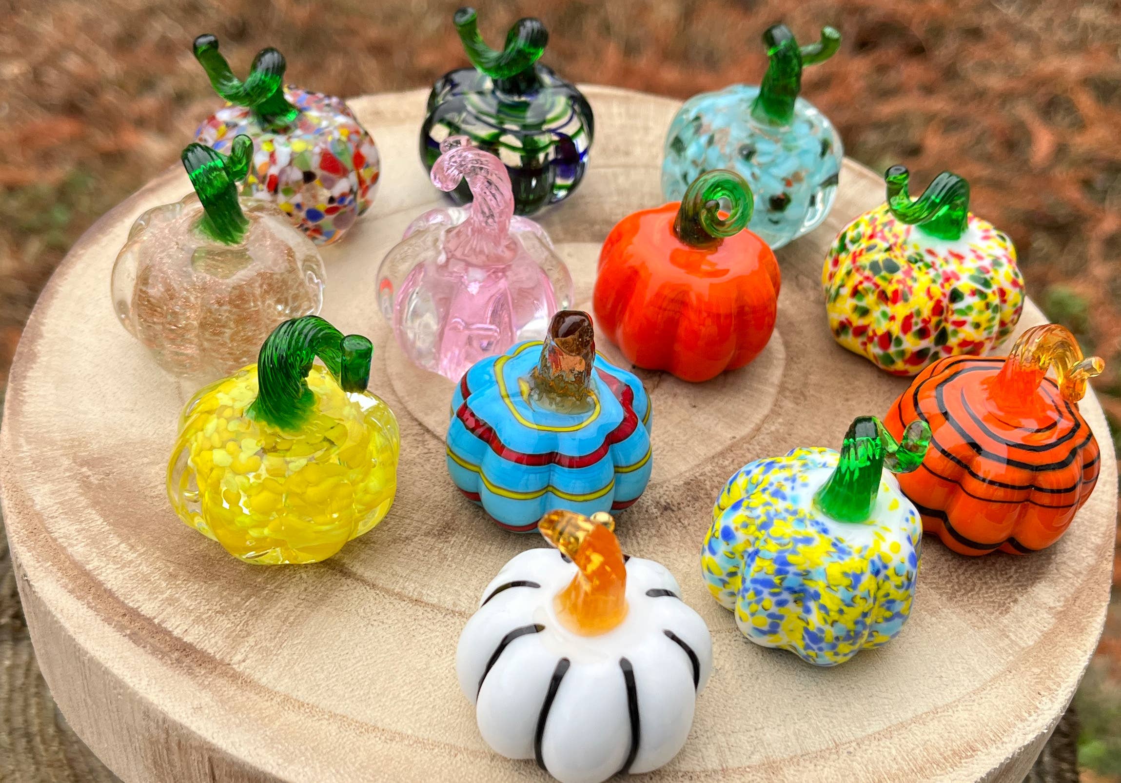 SHOPGIVECOURAGE - Wholesale Decorative Figurine - Glass Pumpkin Collectible Sitter Miniature Figurine1