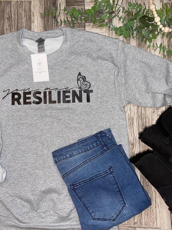 Cómodo jersey gris de cuello redondo con mensaje positivo, ¡eres resistente! para venta al por mayor de MiaIsabellas.co