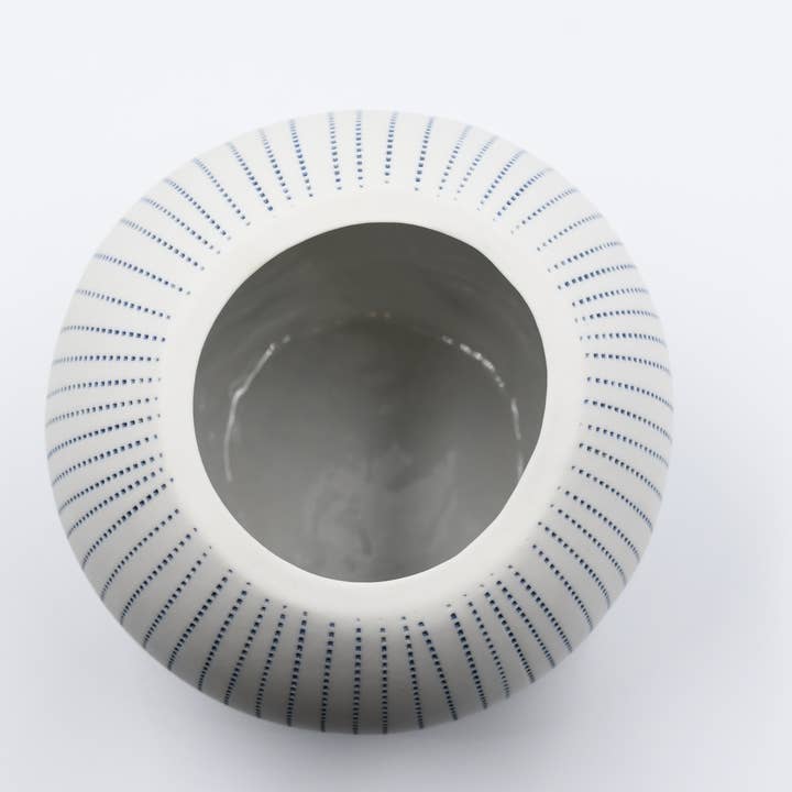 Art Floral Trading LLC - Wholesale Vase - 274W26 PETTRA L-Handcrafted Porcelain Vase5