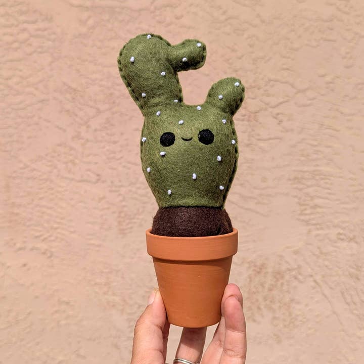 Adorable Felt Cactus in a Terracotta Pot for wholesale by Ham Eye Am