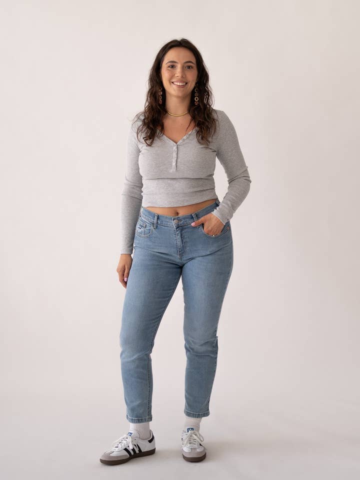 MOM MID RISE - LIGHT BLUE para venta al por mayor de Matcha Jeans