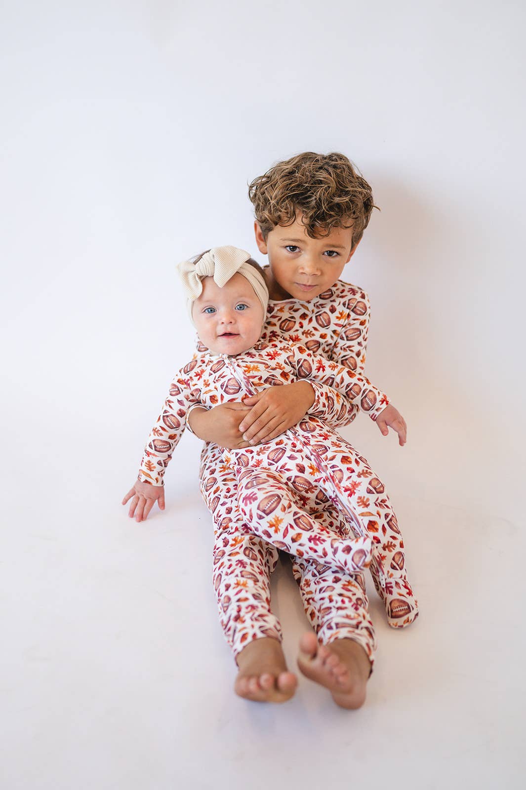Gaia Baby Goods - Vente Haut et bas de pyjama – enfant - Pyjama en coton biologique pour bébés et tout-petits à imprimé football d'automne2