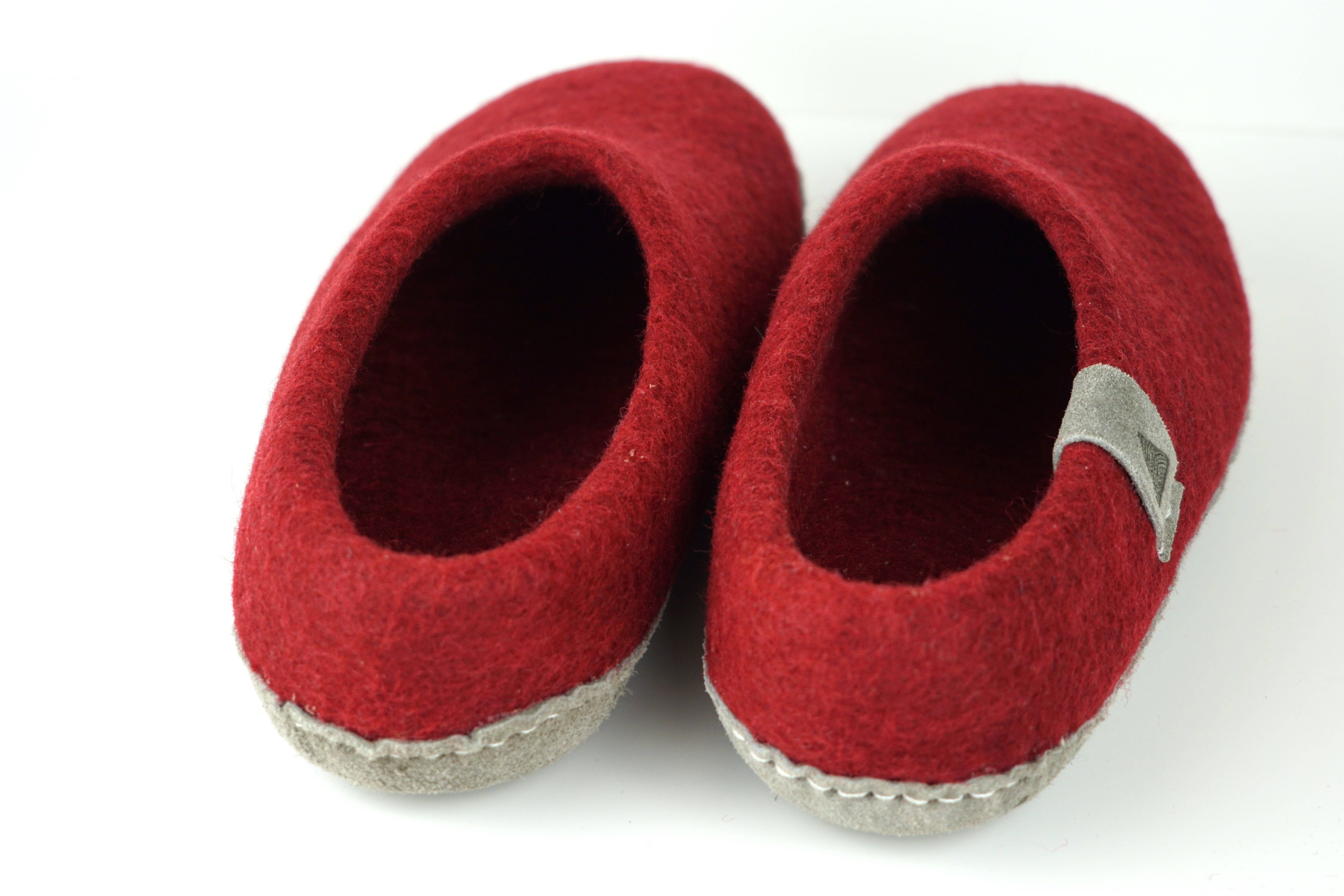 The Cottager – wholesale Slippers – Women's – Shlips Canoe Red5