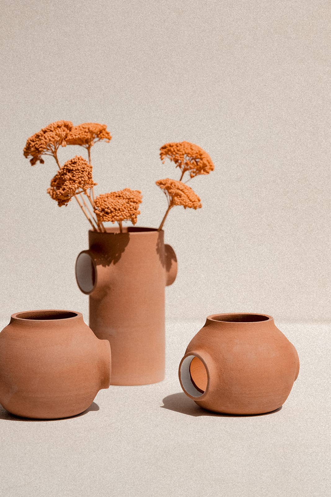 Claycraft - Wholesale Vaas - Handgemaakte minimalistische open terracotta keramische vaas6